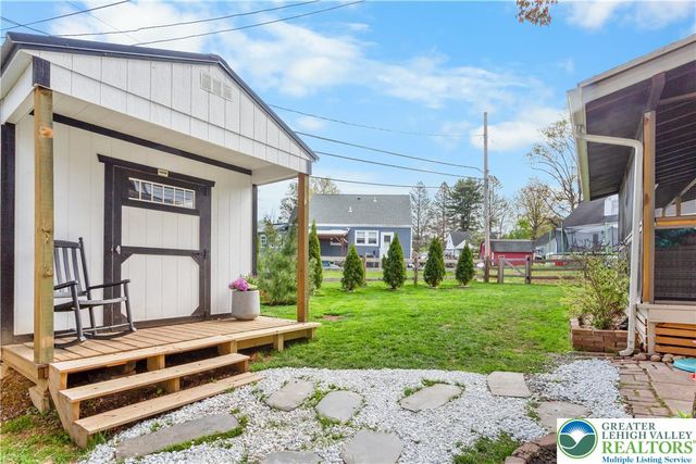 915 Magnolia Road, Hellertown Boro, PA 18055