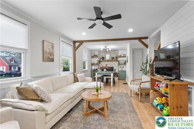 915 Magnolia Road, Hellertown Boro, PA 18055