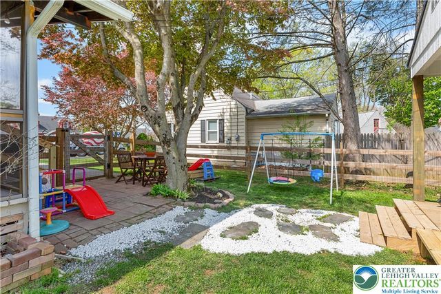 915 Magnolia Road, Hellertown Boro, PA 18055