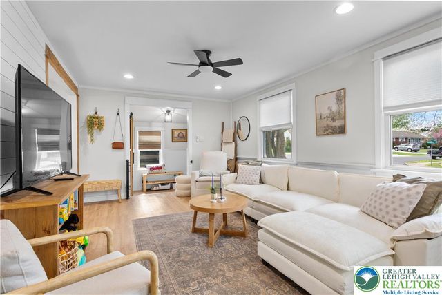 915 Magnolia Road, Hellertown Boro, PA 18055