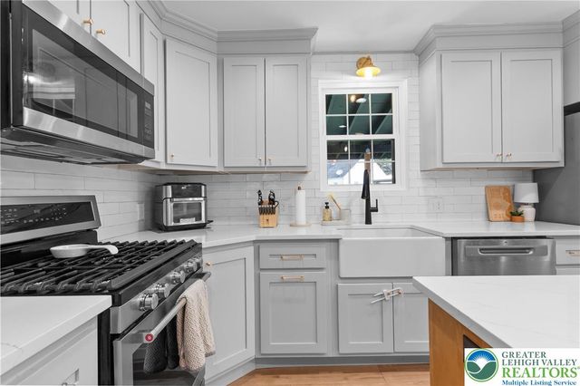 915 Magnolia Road, Hellertown Boro, PA 18055