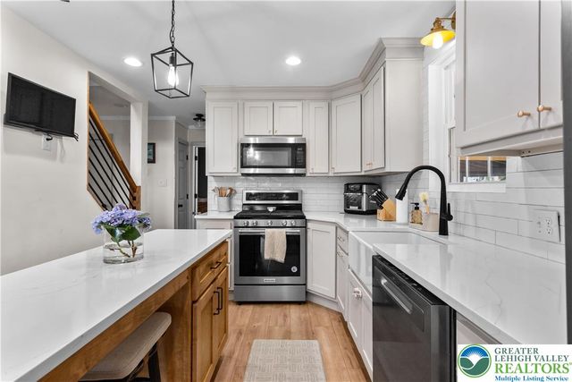 915 Magnolia Road, Hellertown Boro, PA 18055