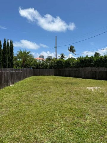 5127 Alton Rd, Miami Beach, FL 33140