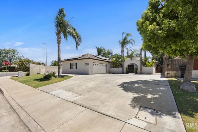 4908 Polo Club Drive, Bakersfield, CA 93312