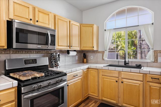 4908 Polo Club Drive, Bakersfield, CA 93312