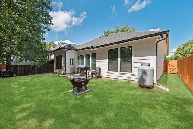 112 Indian Oaks Trail, West Tawakoni, TX 75474