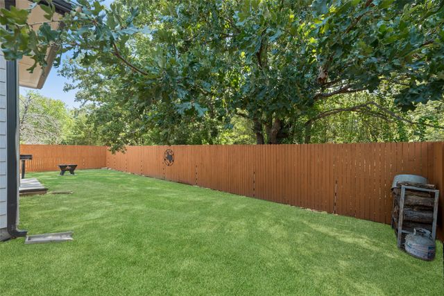 112 Indian Oaks Trail, West Tawakoni, TX 75474
