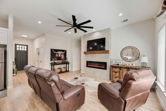 112 Indian Oaks Trail, West Tawakoni, TX 75474