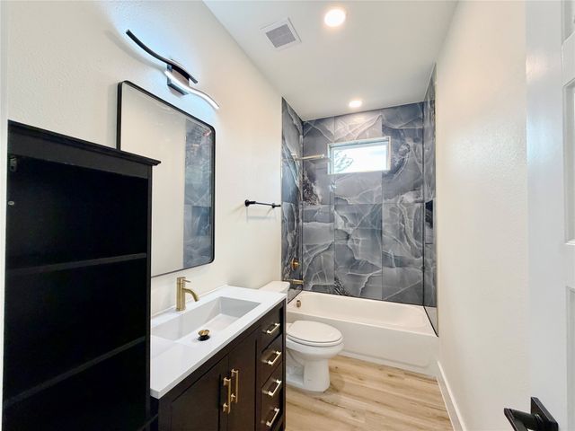 1950 Gallagher Street, Dallas, TX 75212