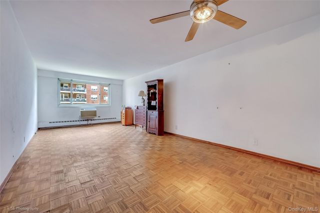 39-65 52nd St 7H, Woodside, NY 11377