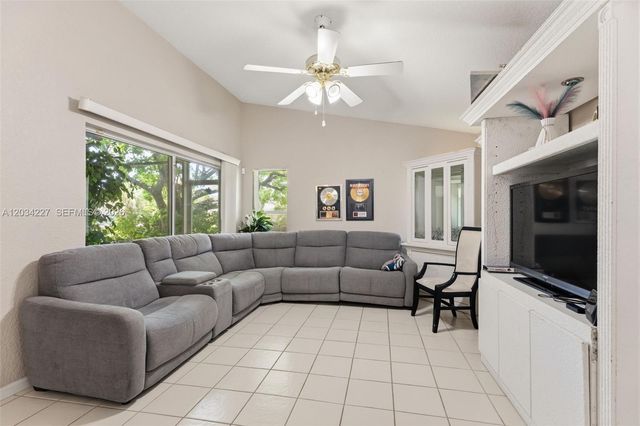 3211 NW 123rd Ave, Coral Springs, FL 33065
