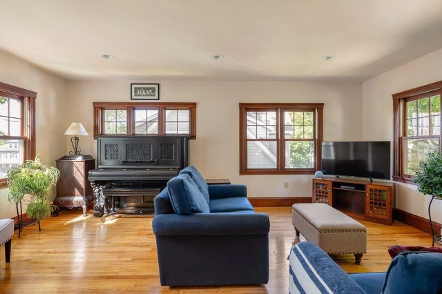 4 Stone Ave, Winchester, MA 01890