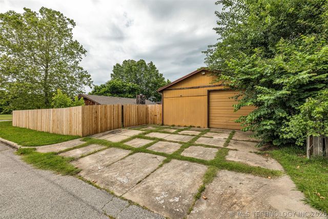 13827 S 283rd East Avenue, Coweta, OK 74429