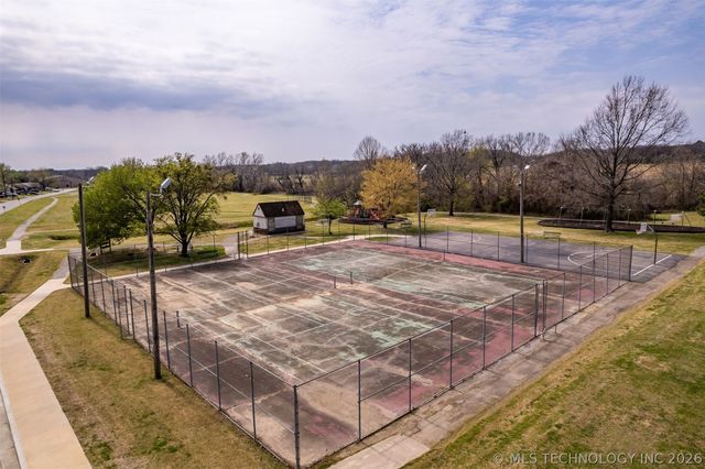 13827 S 283rd East Avenue, Coweta, OK 74429