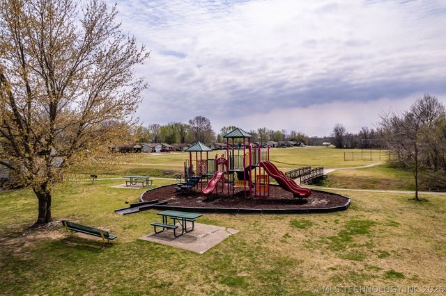 13827 S 283rd East Avenue, Coweta, OK 74429