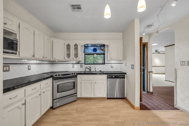 13827 S 283rd East Avenue, Coweta, OK 74429