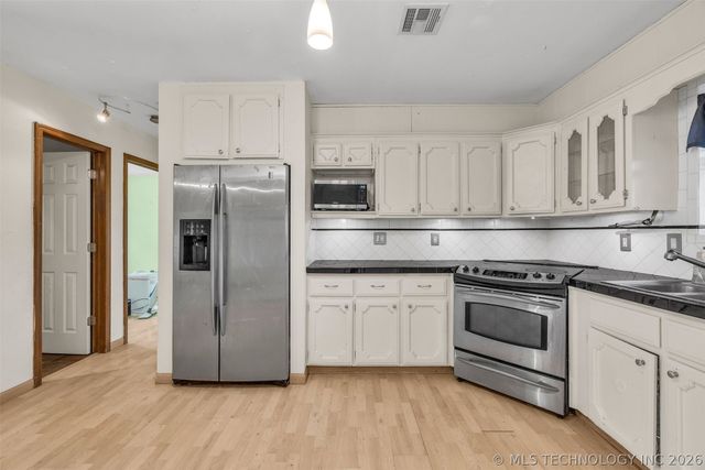 13827 S 283rd East Avenue, Coweta, OK 74429