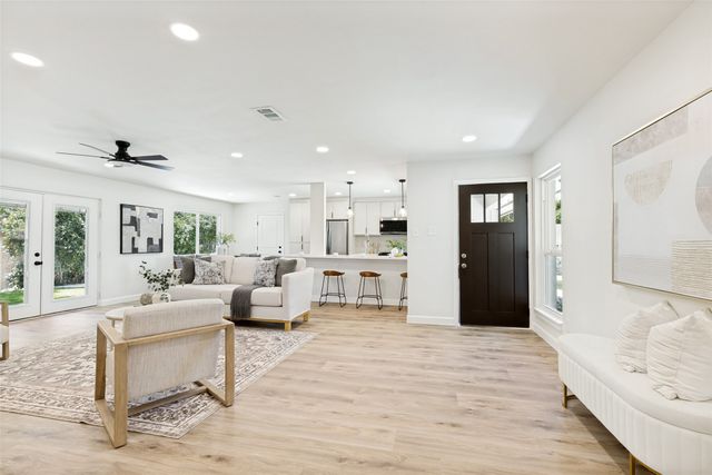 3550 Ridgeoak Way, Farmers Branch, TX 75234