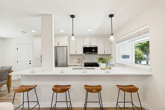 3550 Ridgeoak Way, Farmers Branch, TX 75234
