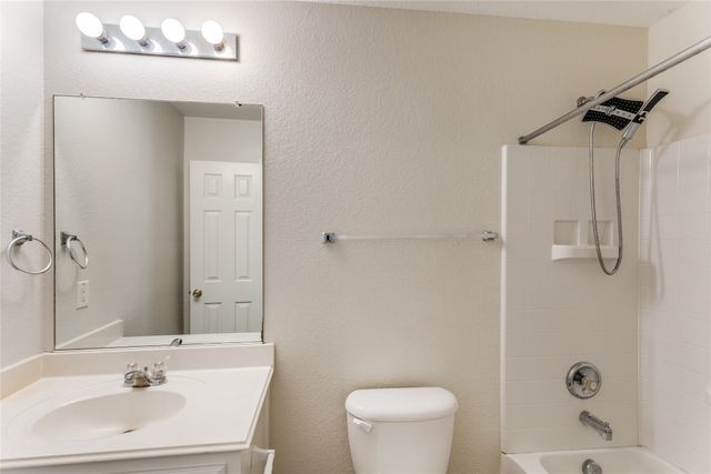 8113 Ruse Springs Lane, Fort Worth, TX 76131