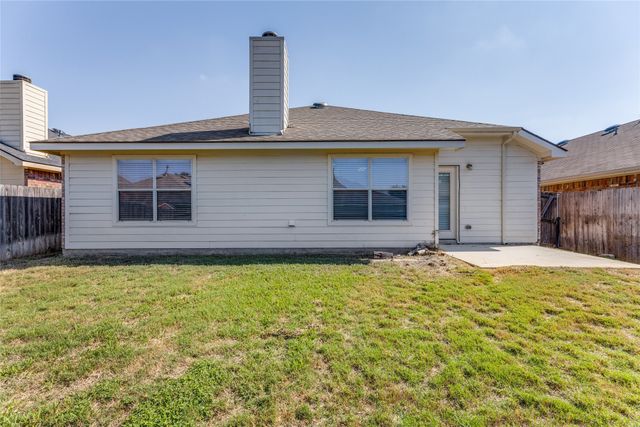 8113 Ruse Springs Lane, Fort Worth, TX 76131