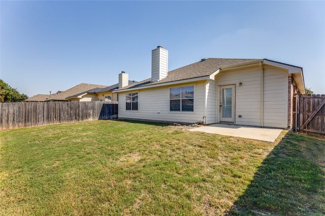 8113 Ruse Springs Lane, Fort Worth, TX 76131