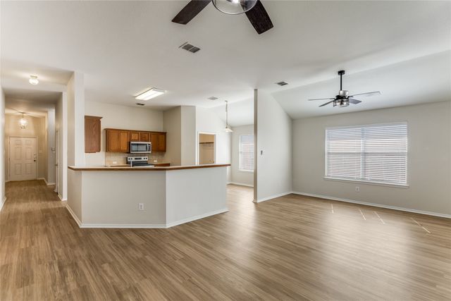 8113 Ruse Springs Lane, Fort Worth, TX 76131