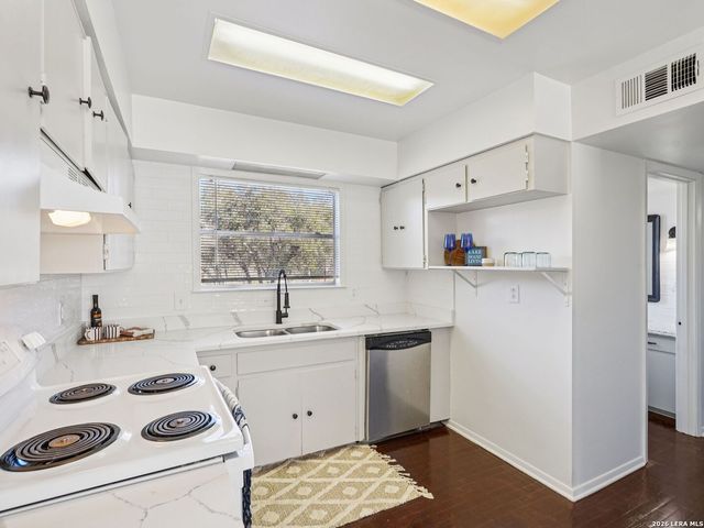 850 Riviera Drive, Canyon Lake, TX 78133