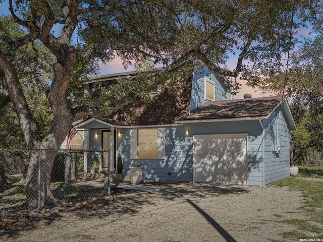 850 Riviera Drive, Canyon Lake, TX 78133