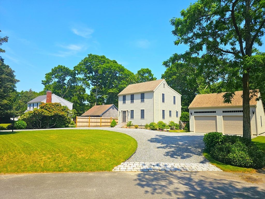12 Tree Top Ln, Falmouth, MA 02536