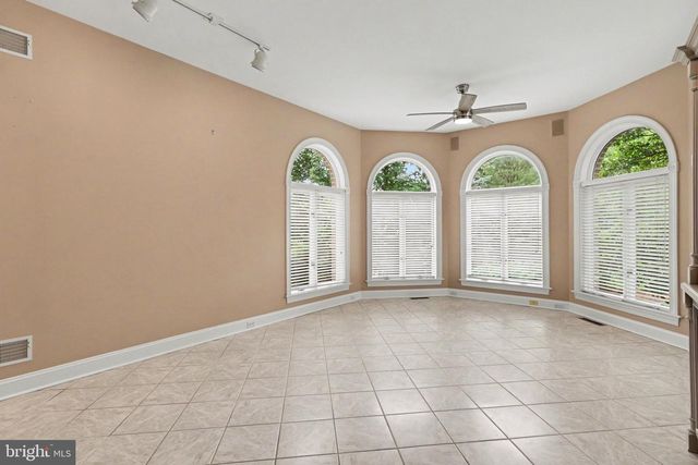 2394 FOREST HILLS DR, Harrisburg, PA 17112