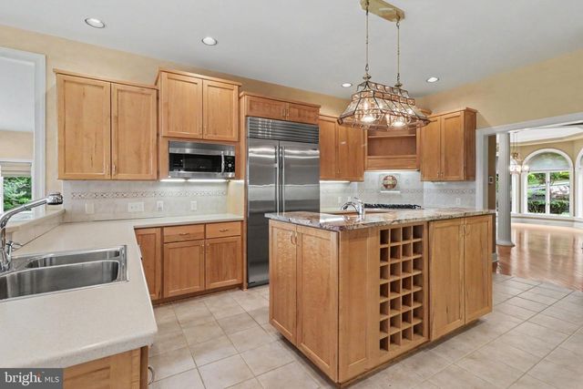 2394 FOREST HILLS DR, Harrisburg, PA 17112