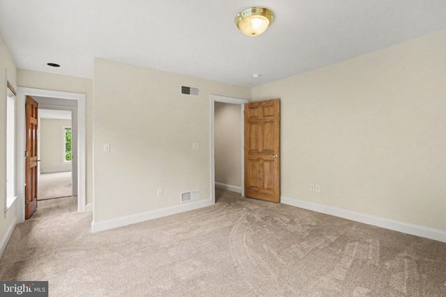 2394 FOREST HILLS DR, Harrisburg, PA 17112