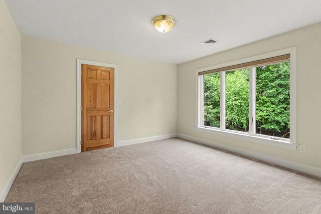 2394 FOREST HILLS DR, Harrisburg, PA 17112