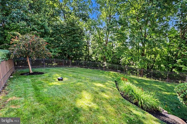 2394 FOREST HILLS DR, Harrisburg, PA 17112