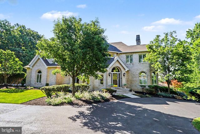 2394 FOREST HILLS DR, Harrisburg, PA 17112