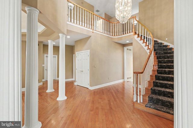 2394 FOREST HILLS DR, Harrisburg, PA 17112