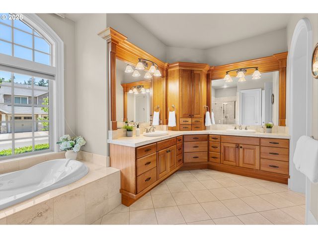 22680 Sw 96th Dr, Tualatin, OR 97062