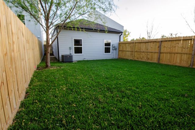 2830 Mansfield Street, Houston, TX 77091