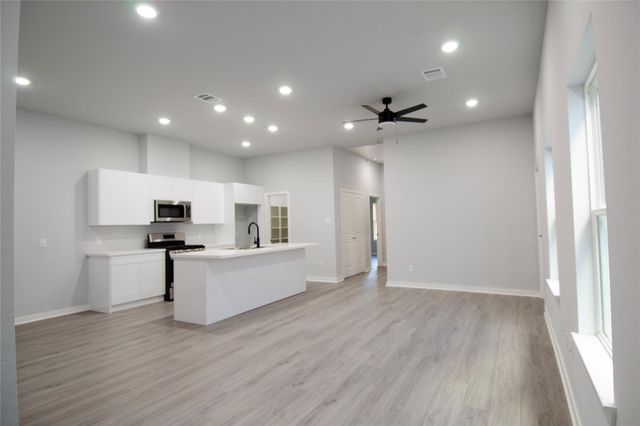 2830 Mansfield Street, Houston, TX 77091