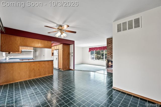1311 Winchcombe Drive, Bloomfield Hills, MI 48304