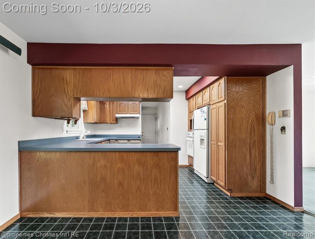 1311 Winchcombe Drive, Bloomfield Hills, MI 48304