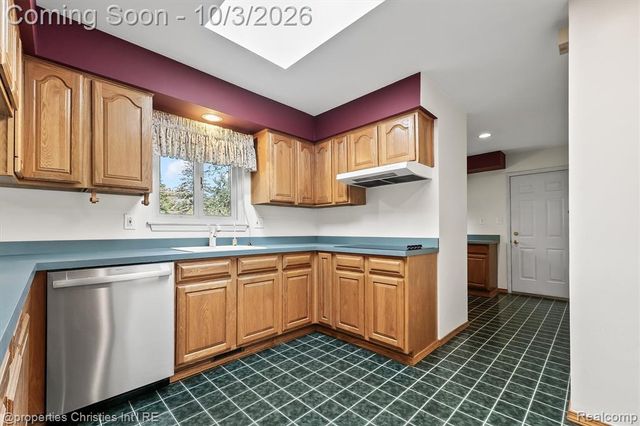 1311 Winchcombe Drive, Bloomfield Hills, MI 48304