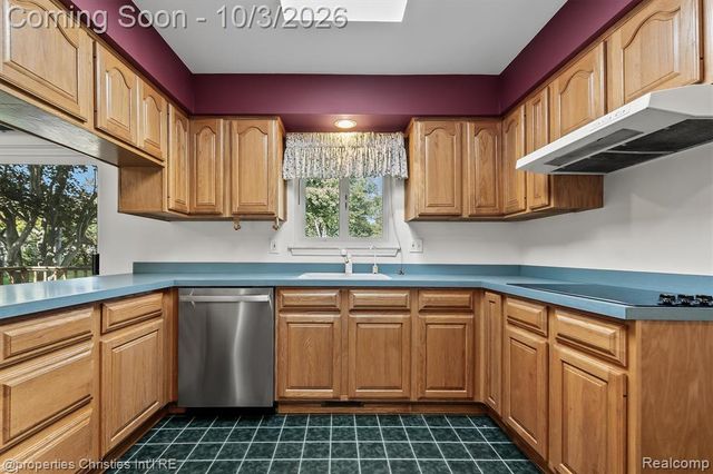 1311 Winchcombe Drive, Bloomfield Hills, MI 48304