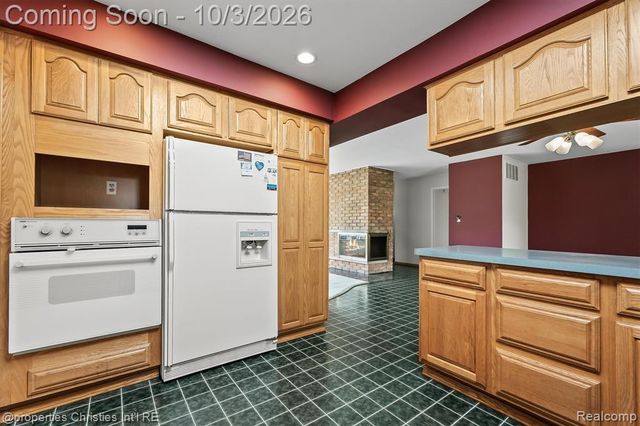1311 Winchcombe Drive, Bloomfield Hills, MI 48304