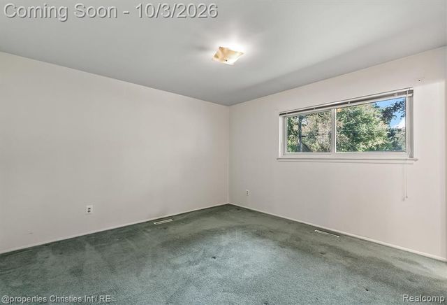 1311 Winchcombe Drive, Bloomfield Hills, MI 48304