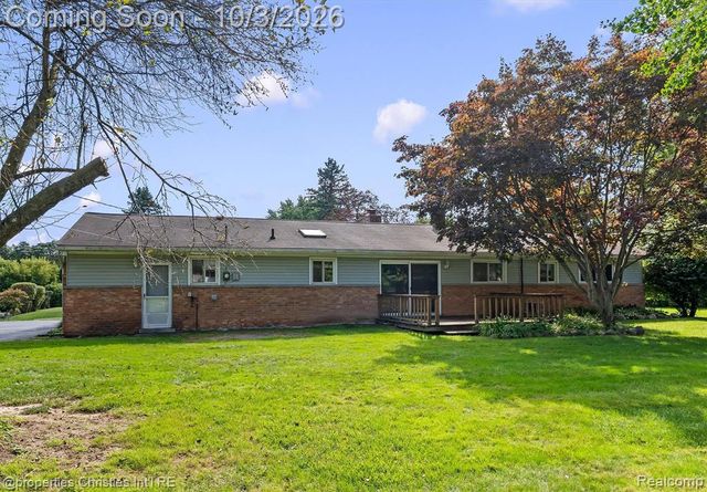 1311 Winchcombe Drive, Bloomfield Hills, MI 48304