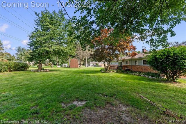 1311 Winchcombe Drive, Bloomfield Hills, MI 48304