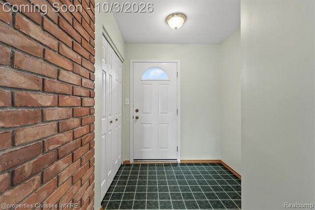 1311 Winchcombe Drive, Bloomfield Hills, MI 48304
