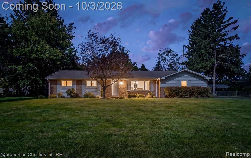 1311 Winchcombe Drive, Bloomfield Hills, MI 48304